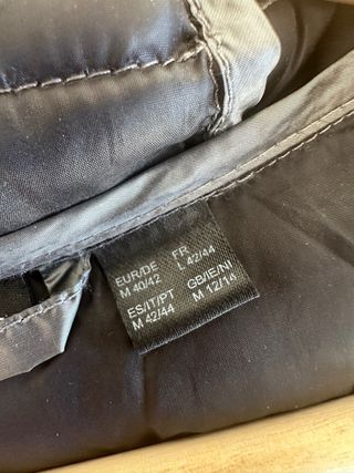 Chaqueta acolchada gris con capucha talla L