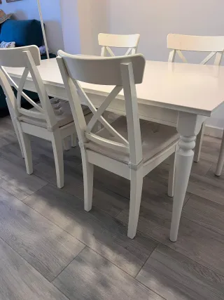 Mesa y 4 Sillas Comedor Blancas
