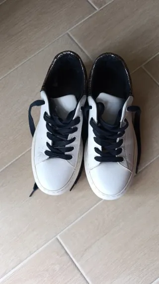 Scarpe con lacci bianche