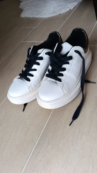 Scarpe con lacci bianche