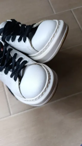 Scarpe con lacci bianche