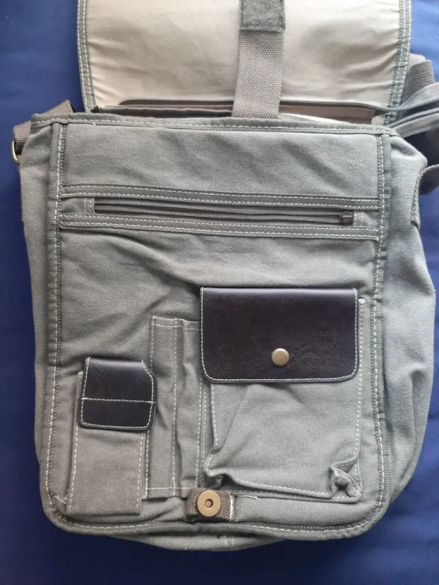 Borsa a tracolla grigia e marrone