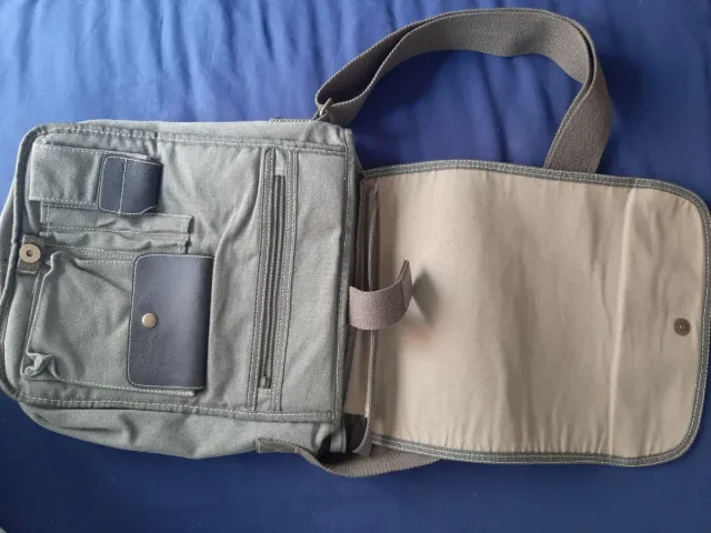 Borsa a tracolla grigia e marrone