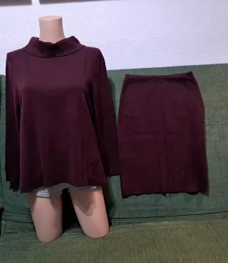 Conjunto mujer jersey cuello alto y falda color