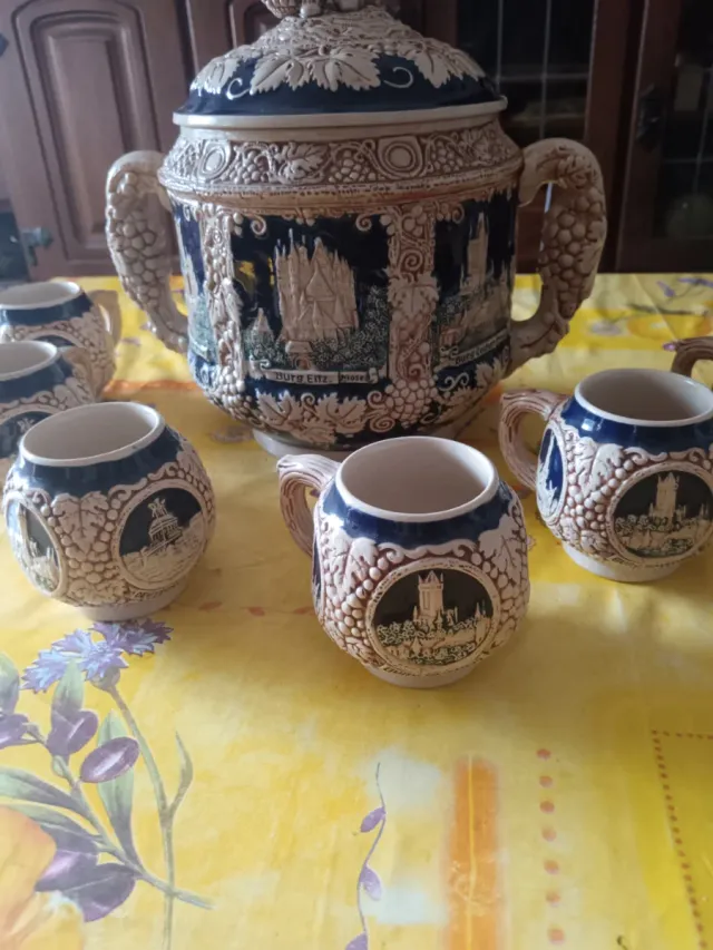 Ponchera antiga com 7 xícaras