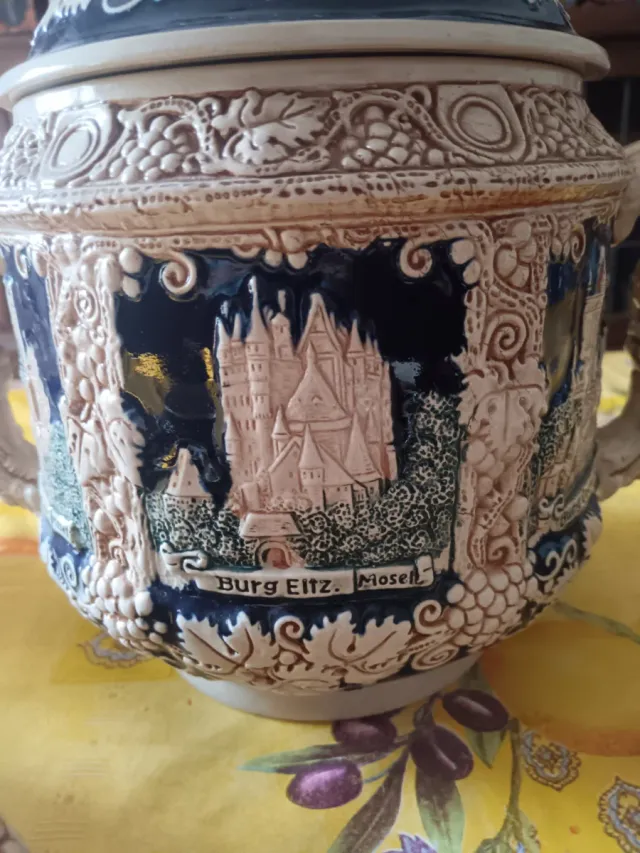 Ponchera antiga com 7 xícaras