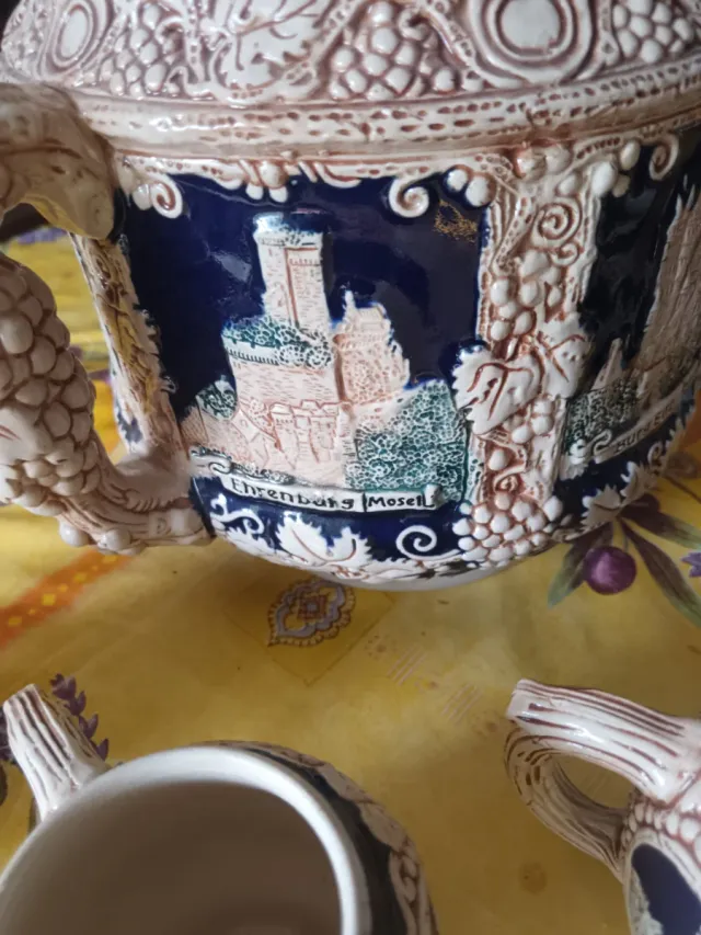 Ponchera antiga com 7 xícaras