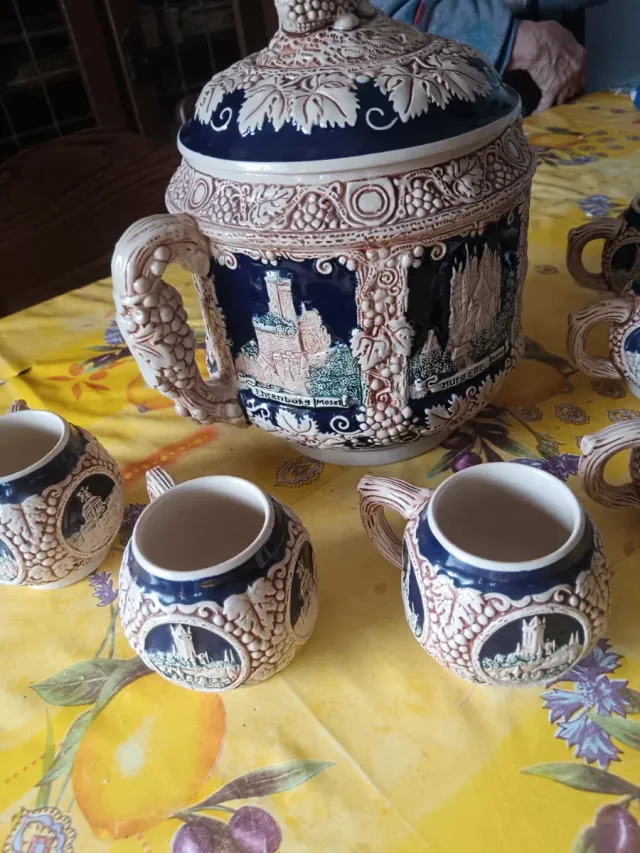 Ponchera antiga com 7 xícaras