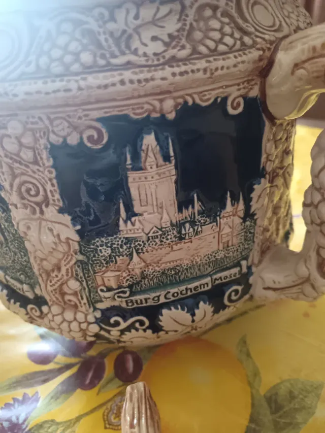 Ponchera antiga com 7 xícaras