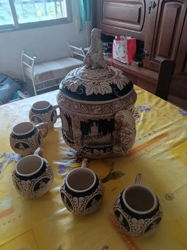 Ponchera antiga com 7 xícaras