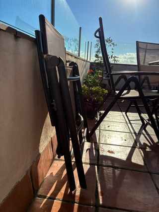 Set Terraza: Mesa +4 Sillas reclinables +Sombrilla