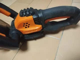 Tagliasiepe a batteria