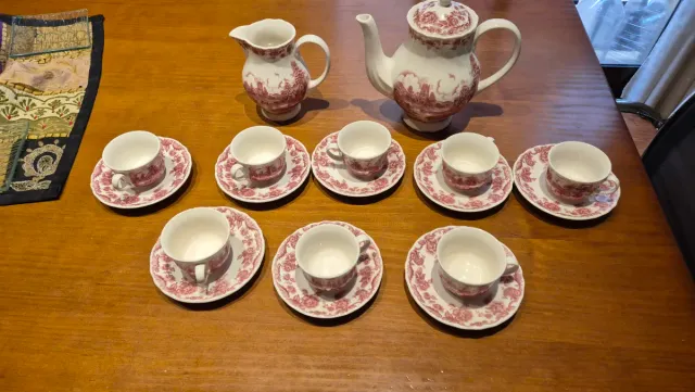 Set da tè in porcellana rosso e bianco