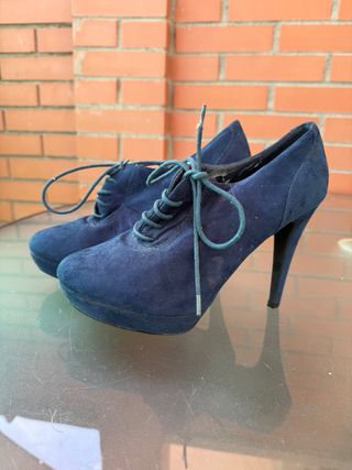 Zapatos tacón azul con cordones