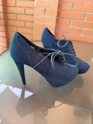 Zapatos tacón azul con cordones