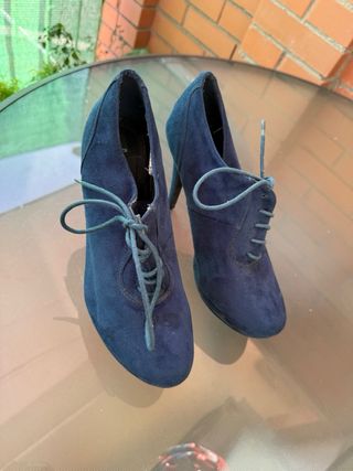 Zapatos tacón azul con cordones