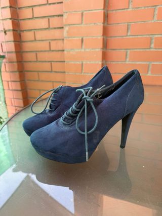 Zapatos tacón azul con cordones