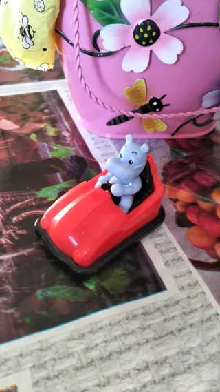 Kinder Sorpresa Hippo in Macchinina Rossa