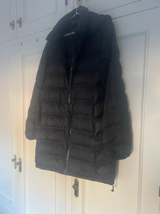 Plumas ligero negro Zara