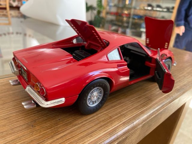 Ferrari Dino 1/18