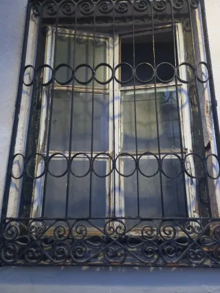 Reja antigua de hierro forjado