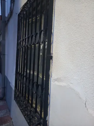 Reja antigua de hierro forjado