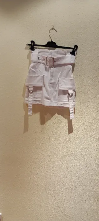 Falda  vaquera Bershka blanca cargo