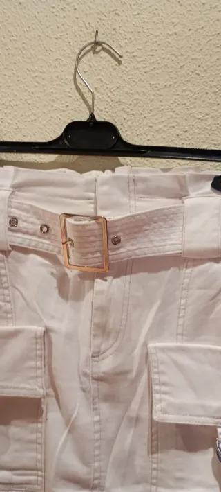 Falda  vaquera Bershka blanca cargo