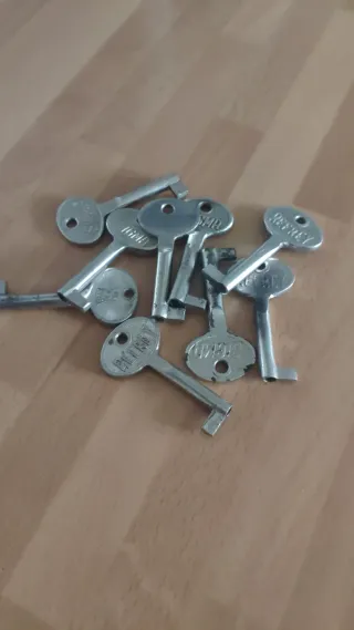 Llaves para máquina de coser antigua