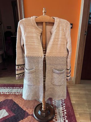 Chaqueta de lana beige y marrón