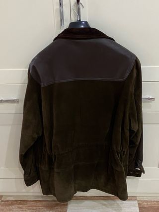 Abrigo de hombre marrón y multicolor