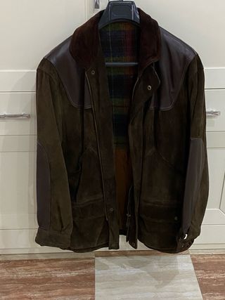 Abrigo de hombre marrón y multicolor