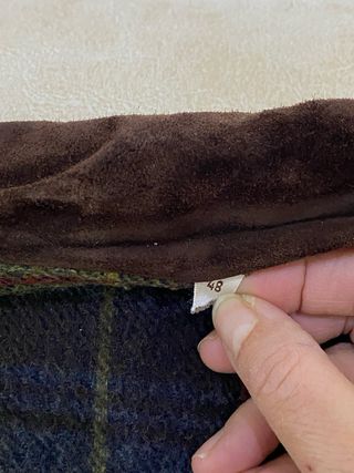 Abrigo de hombre marrón y multicolor