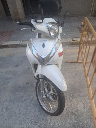 Honda SH 125i Blanca