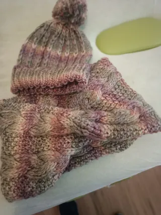 Conjunto gorro y bufanda tejido