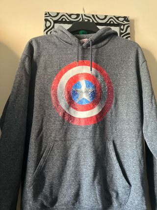 Sudadera con capucha y escudo Capitán América