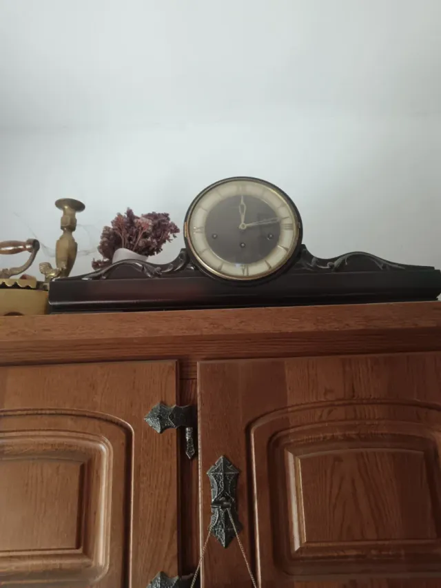 Relógio de Torre Antigo