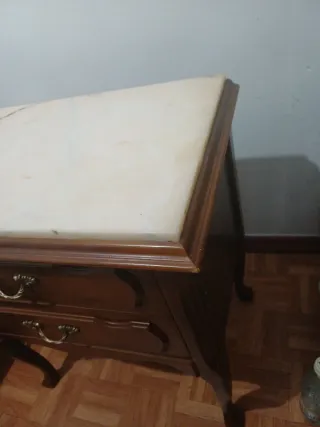 Comodino in legno e marmo