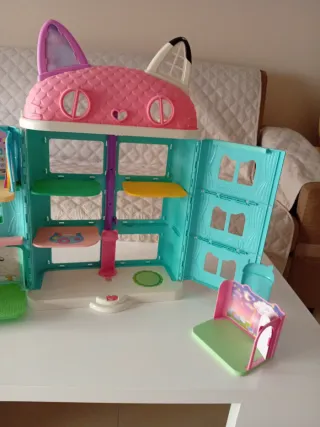 Casa de muñecas Gabby.  Gabby and the doll house.