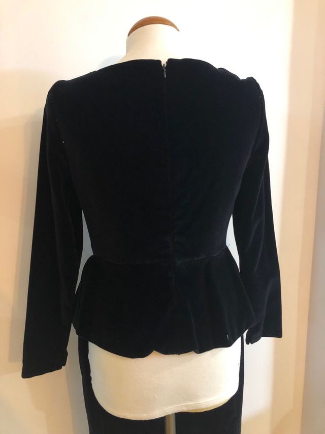 Traje de terciopelo negro