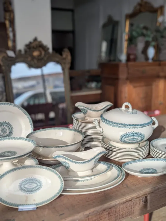 Antigua vajilla francesa