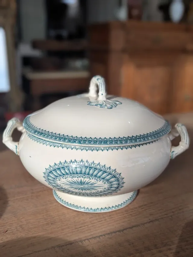 Antigua vajilla francesa