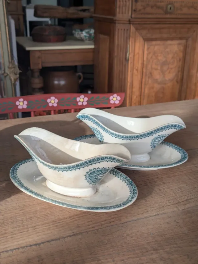 Antigua vajilla francesa