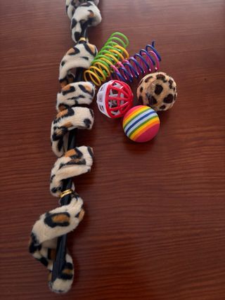 Set di giocattoli per gatti con molle, palla e tiragraffi leopardo
