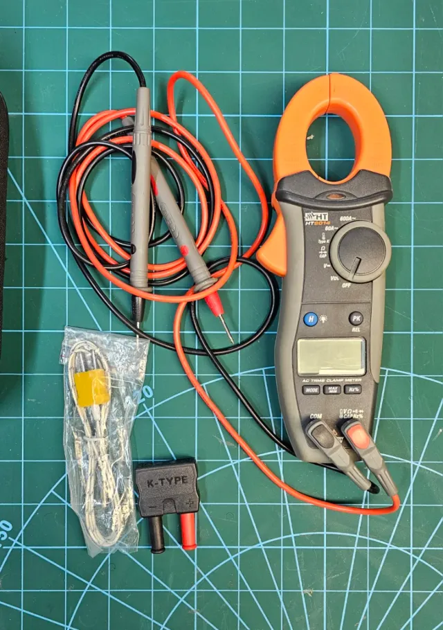 Pinza Amperimétrica HT 9014 con Accesorios