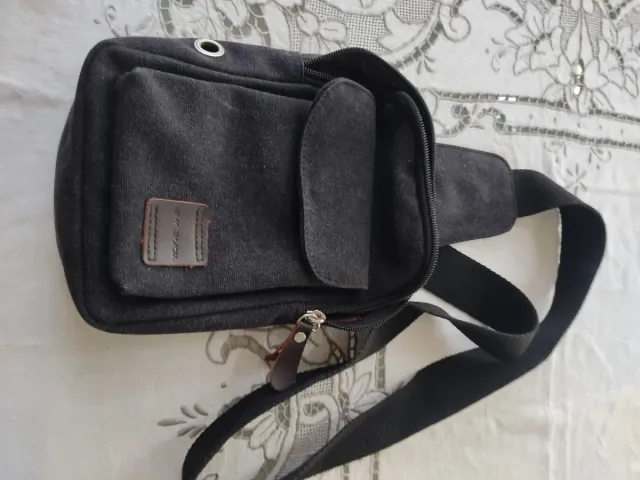 Borsello unisex con tasche