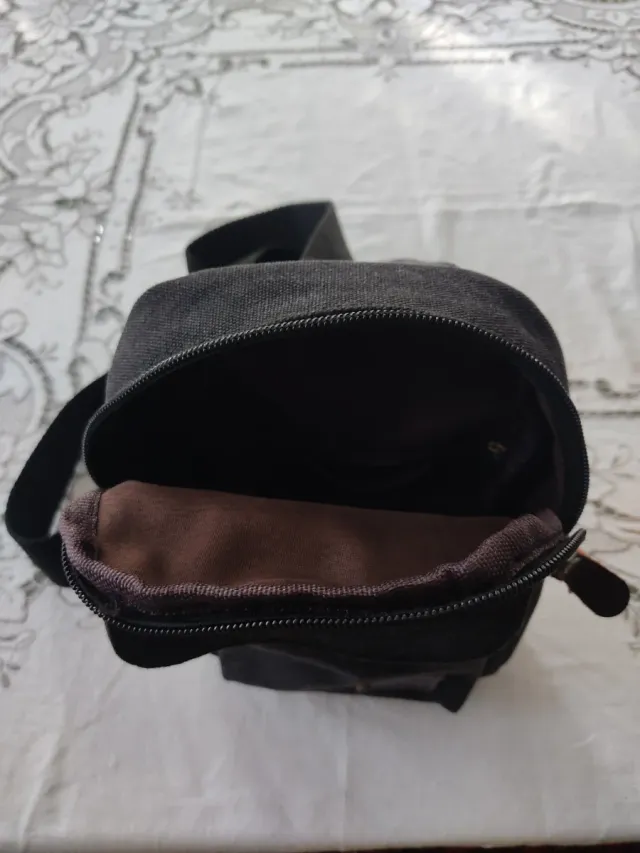 Borsello unisex con tasche