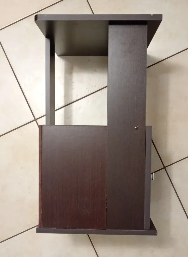 Mobile per acquario marrone con anta