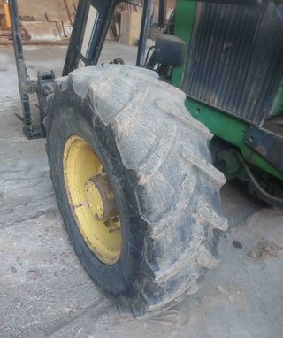 Tractor John Deere 3050 con pala
