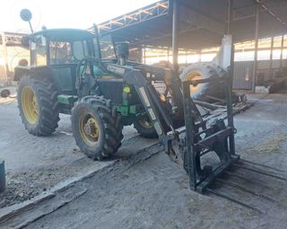 Tractor John Deere 3050 con pala